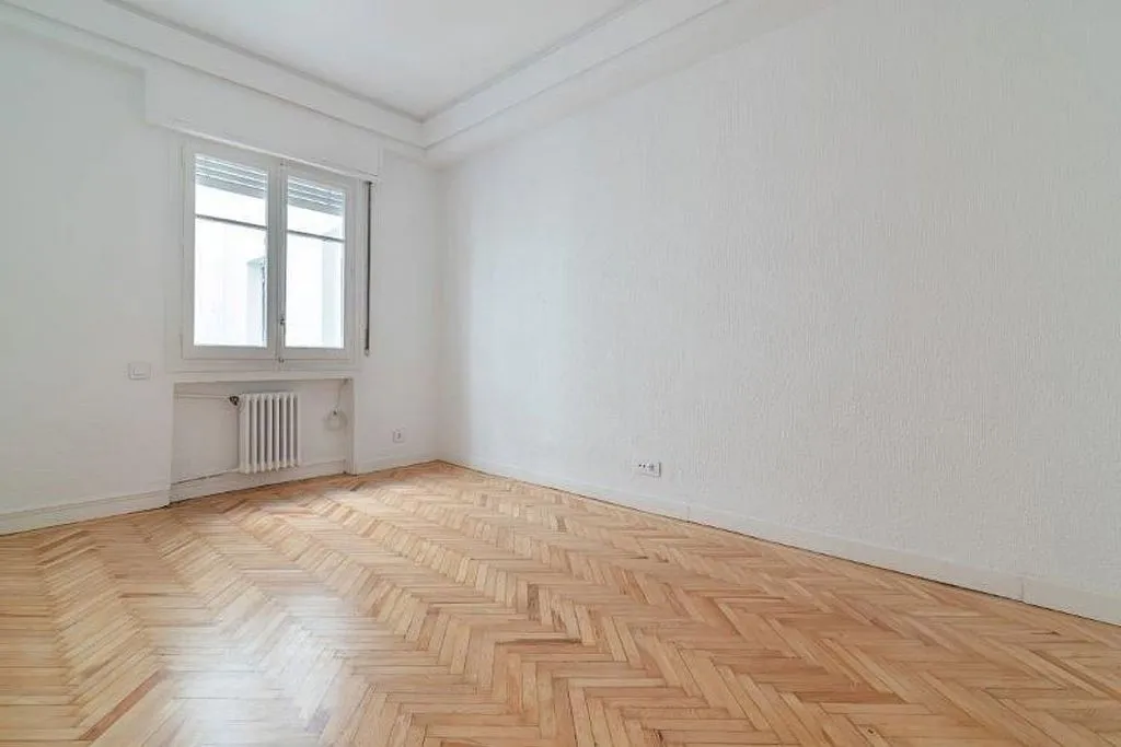 Pièces - 4-Bedroom Flat with Air Conditioning in Goya