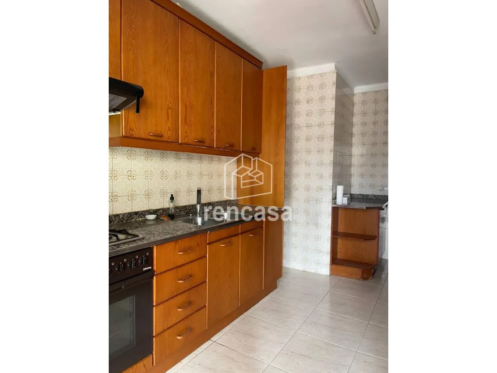 Köök - Spacious Flat with Balcony in Instituts
