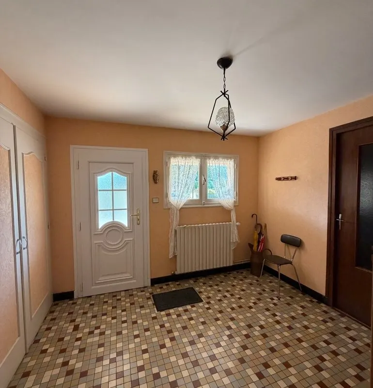 Esik - House with Subterranean Level and Garden in Pranzac