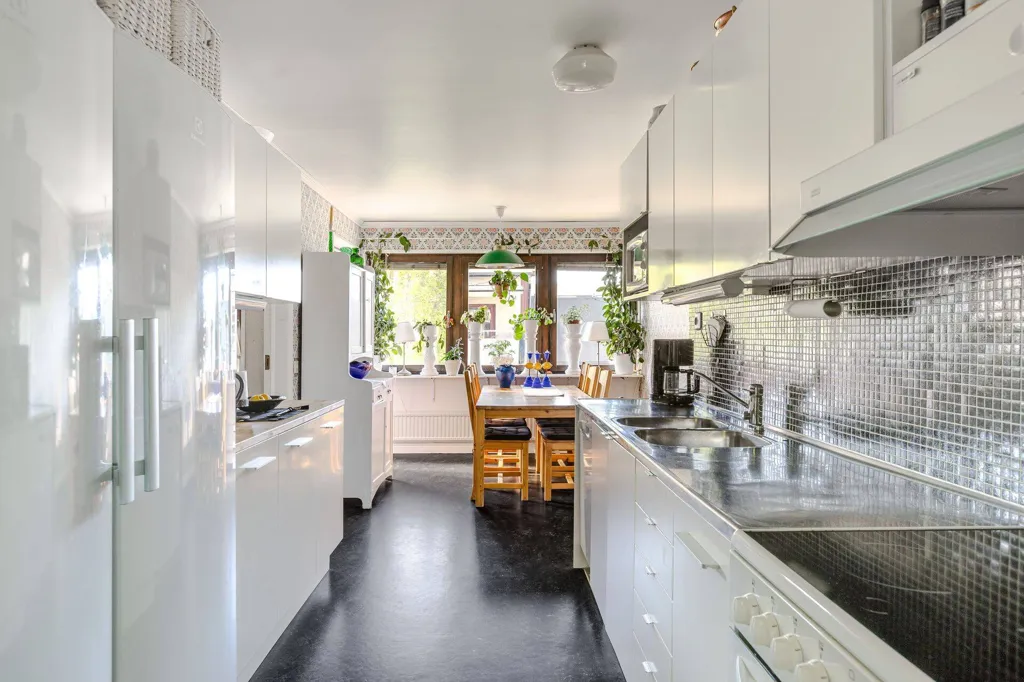 Cuisine - Apartment with Two Balconies in Linköping