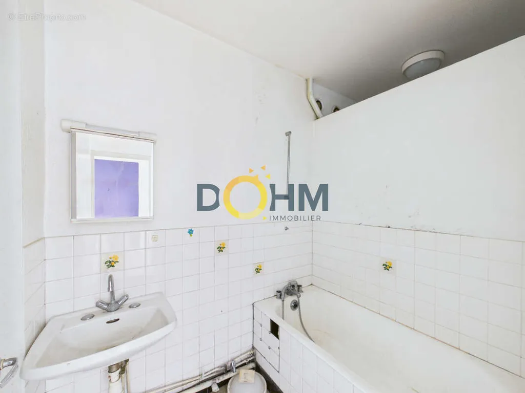Salles de bain - Immeuble avec 3 Appartements en Centre Bourg à La Chaise-Dieu