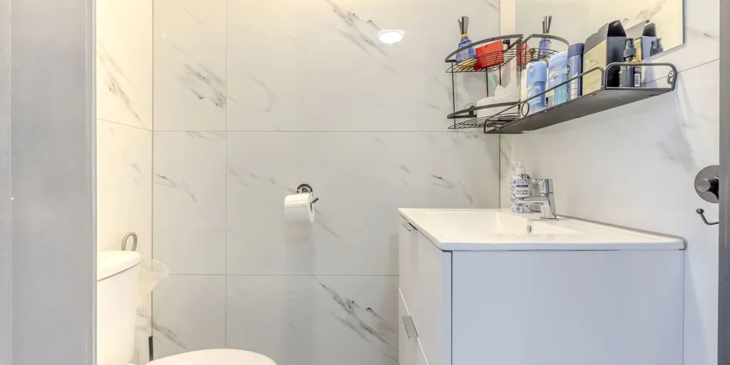 Salles de bain - Maison Moderne avec Espace Vert à Balen