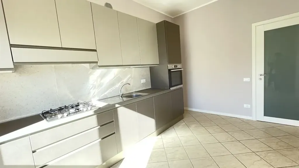 Cuisine - Rearranged Apartment with Balcony in Curno