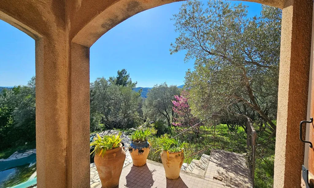 Terrasse - Villa avec Vue sur Nature à Claviers, Côte d'Azur