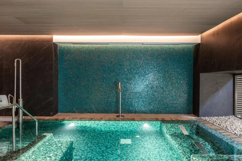 Pool - Luxury Beachfront Flat with Pool in Marbella