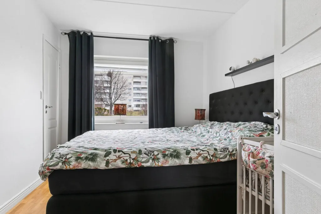 Dormitorios - Bright Apartment with Balcony in Brandbergen