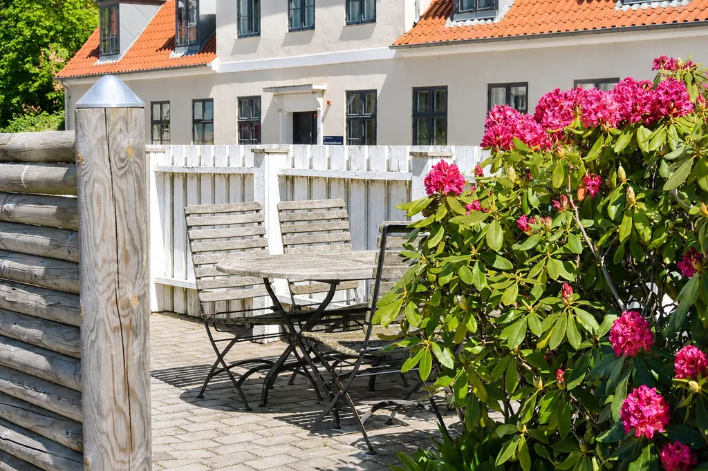 Terrass - 1898 Townhouse with Central Heating in Helsingør