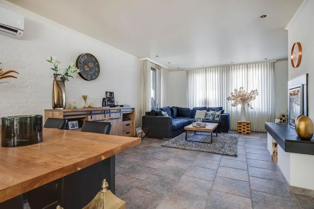 Sala da pranzo - Luxury Villa with Wellness Features in Urmond