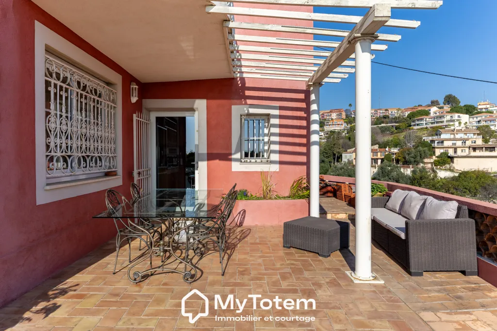 Terrasse - Villa avec Piscine et Vues à Saint-Pierre de Féric
