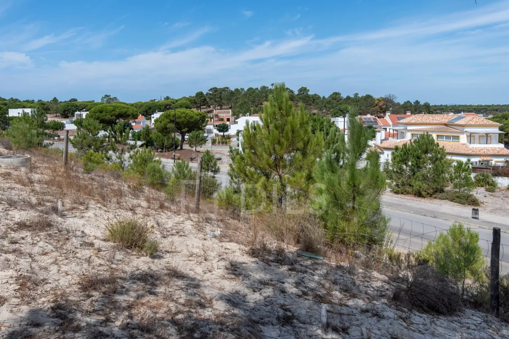 Plot with Potential for Villa in La Reserve, Carvalhal
