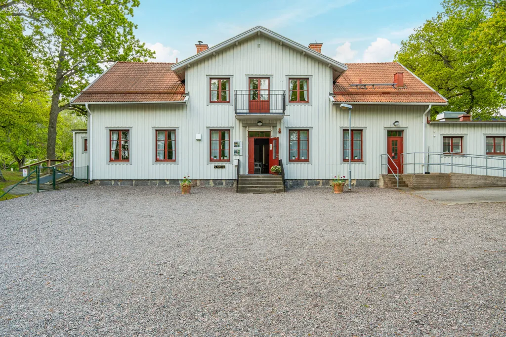 Välivaade - Characterful House with Lift in Gnesta