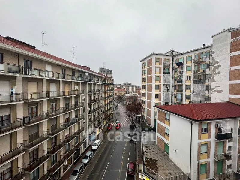 Balcon - Trilocale with Balcony in Vercelli