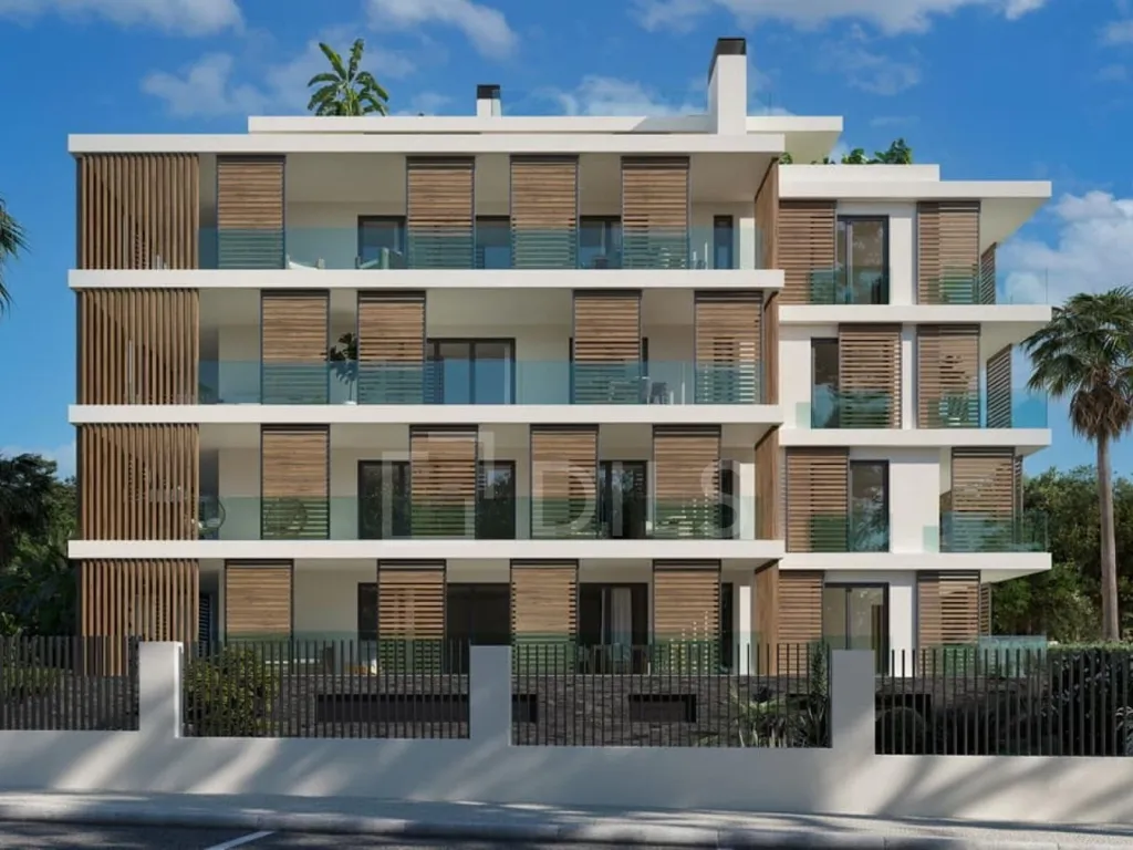 T4 Apartment with Terrace in Parede, Cascais