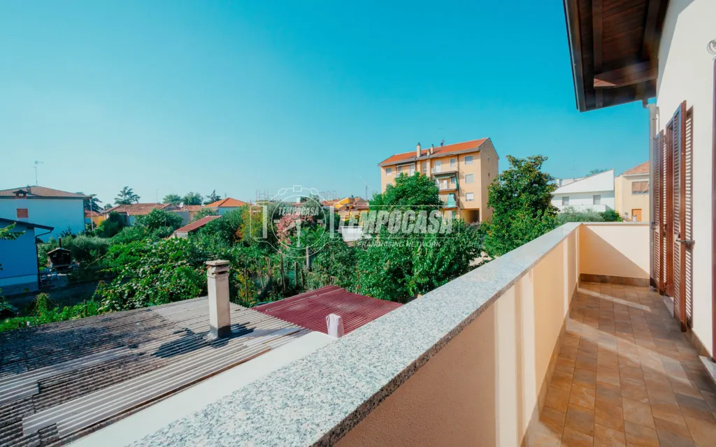 Balcone - Renovated Villa with Garden in Vigevano