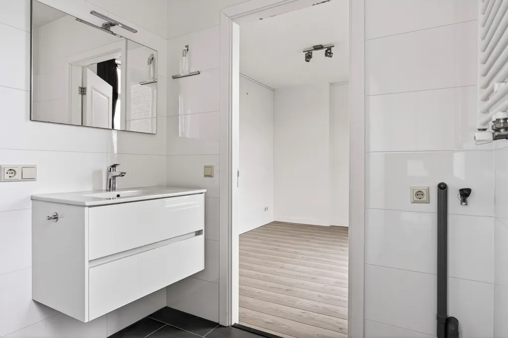 Vannitoad - Spacious Apartment with Balcony in Arnhem