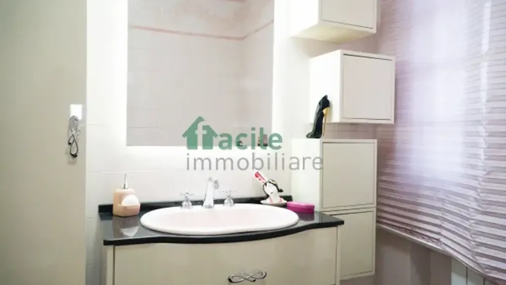 Bathrooms - Spacious Trilocale with Terraced Balcony in Afragola