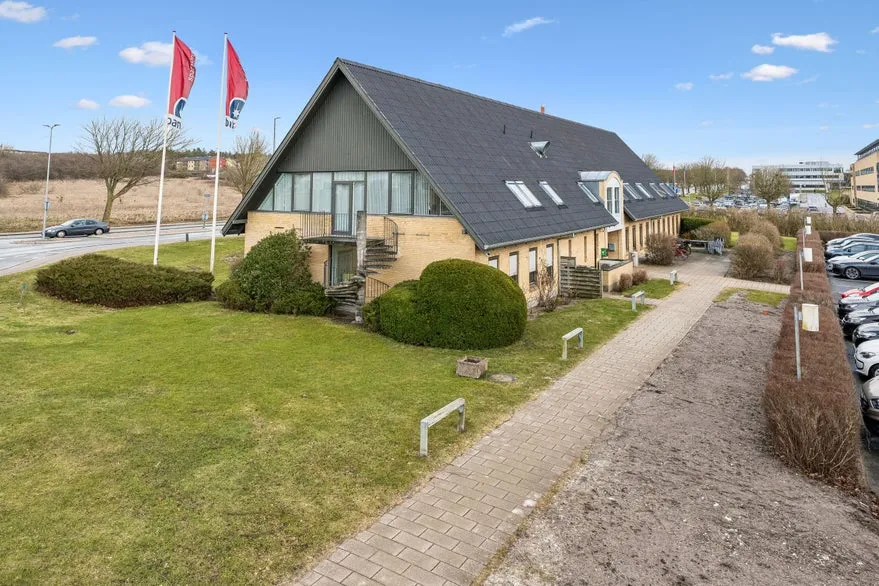 Välivaade - Modern Office with High Visibility in Aalborg