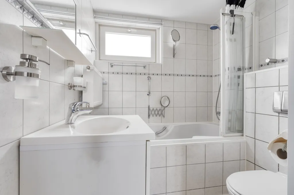 Salles de bain - Corner House with Garden in Westervoort