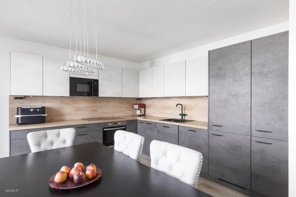 Cuisine - Spacious Apartment with Garden in Kivenlahti, Espoo