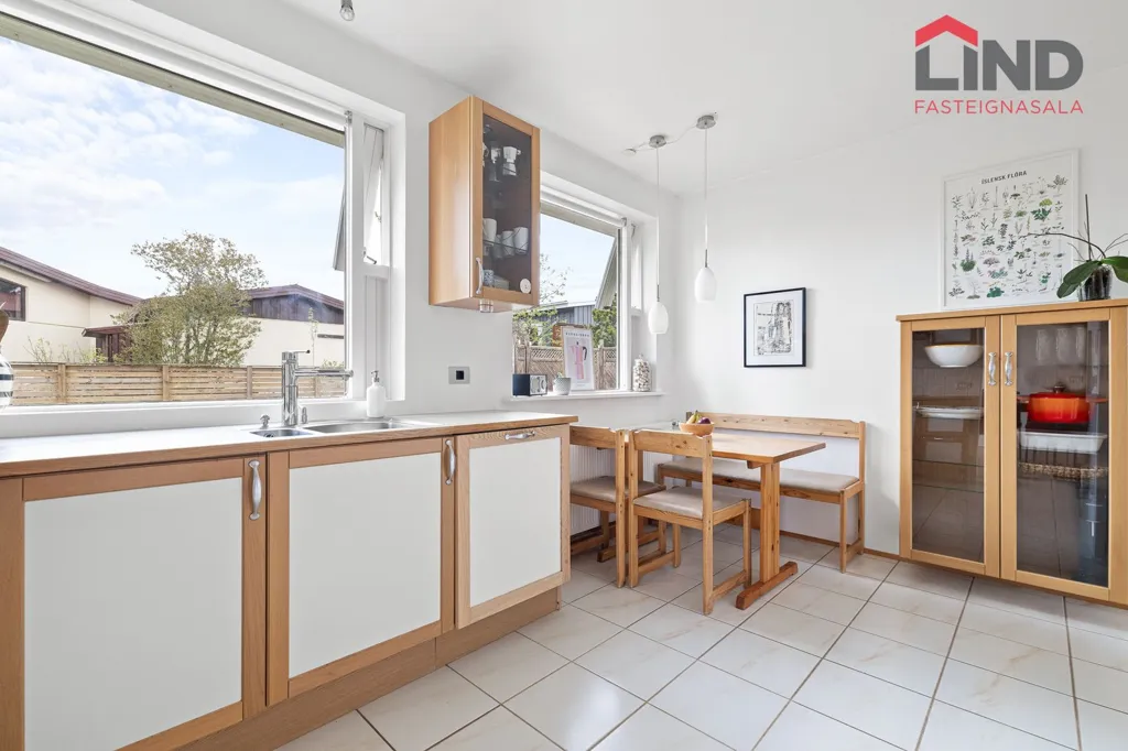 Cuisine - Single-Floor House with Garden in Garðabær