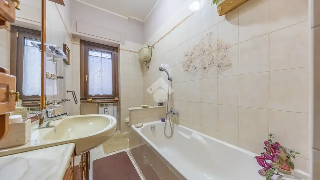 Salles de bain - Apartment with Balconies in La Rustica, Rome