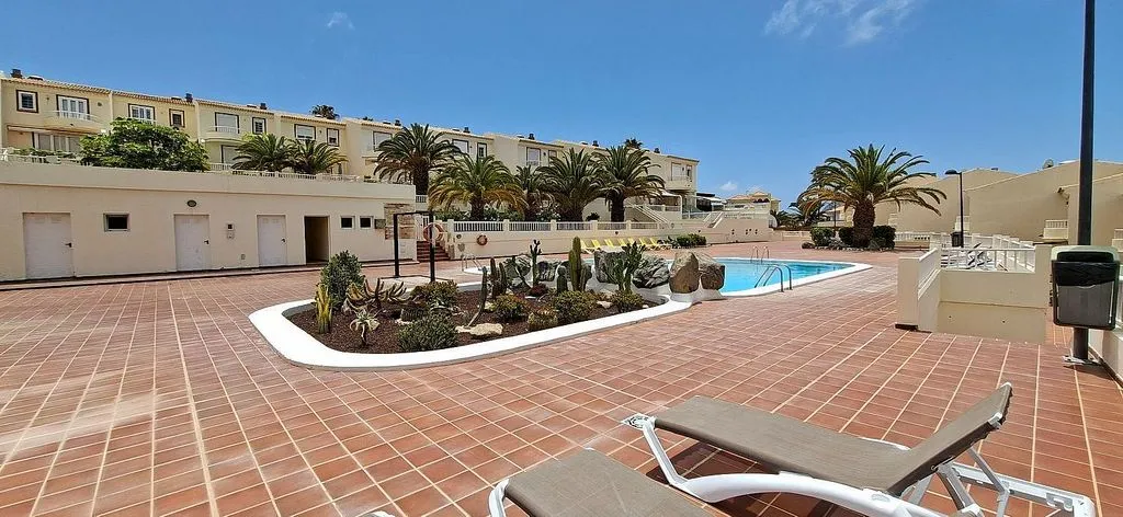 Bassein - Semi-Detached Villa with Pool in Chayofa