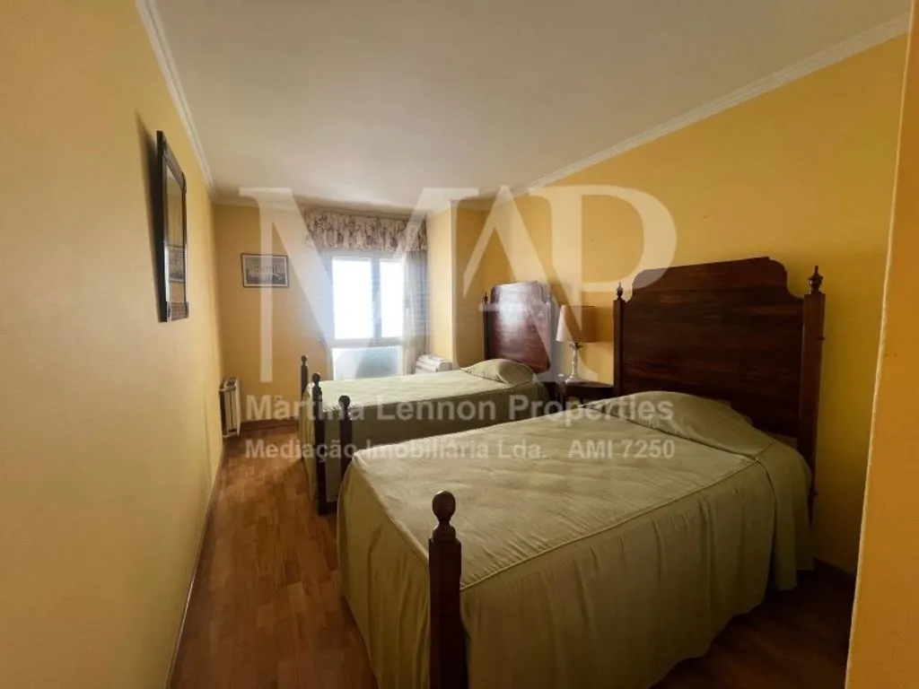 Bedrooms - 3-Bedroom Apartment with Parking in Lisbon