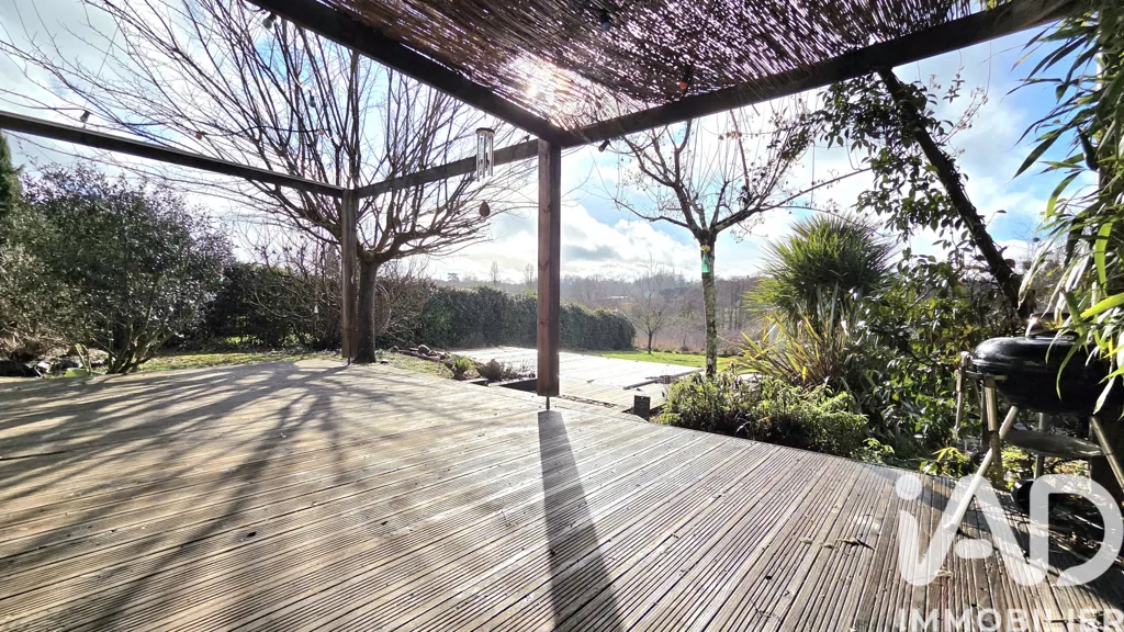 Terrass - House with Pool in Camblanes-et-Meynac