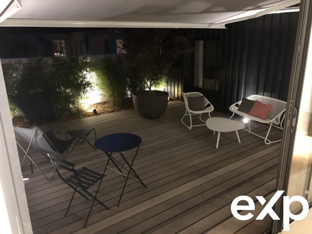 Terrace - Character House with Patio in Confidential Address