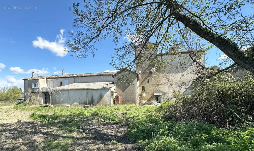 Extérieur - Bâtisse Atypique avec Jardin près de Nîmes