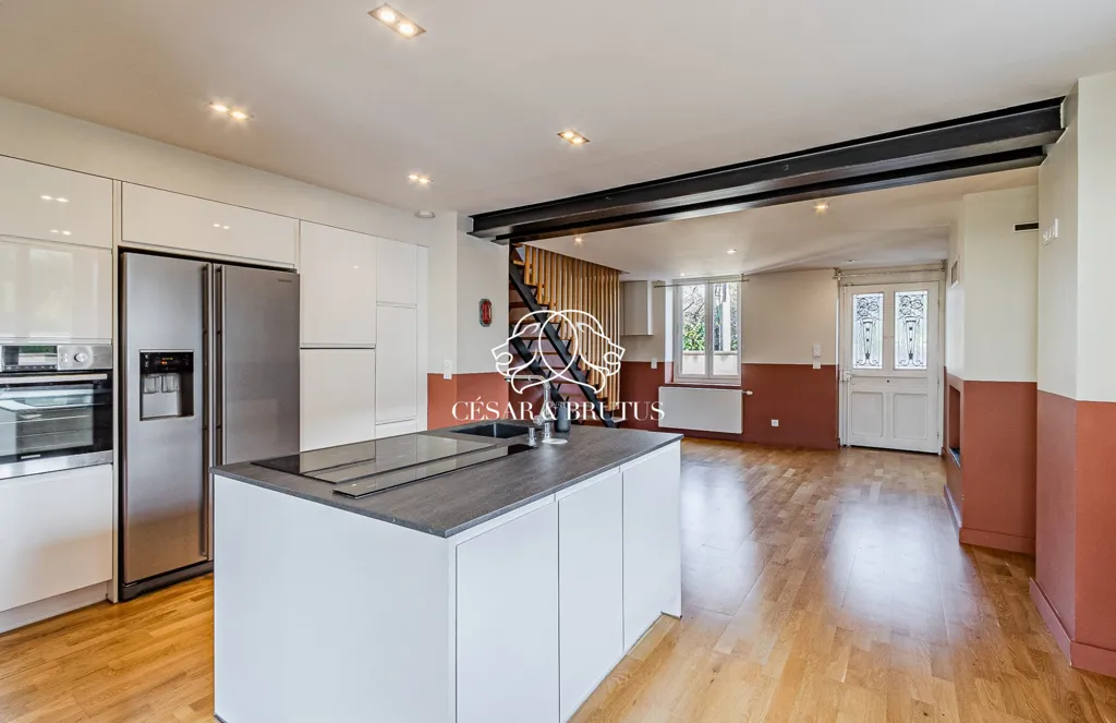 Köök - Renovated 4-Bed House with Pool in Tassin-la-Demi-Lune