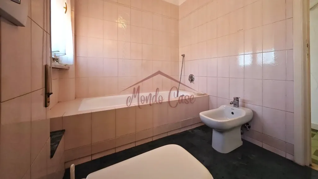 Salles de bain - Penthouse with Panoramic View in Massa Centre