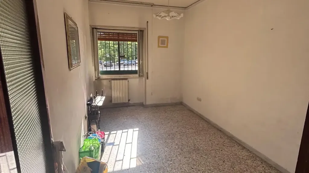 Central Trilocale for Renovation in Cosenza