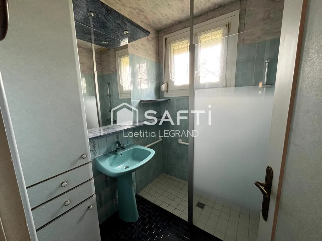 Bathrooms - 6-Piece House with Garden in Bégard