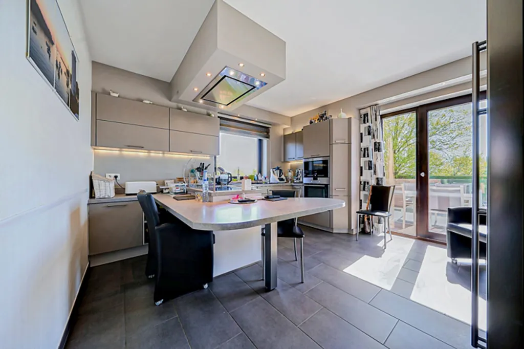 Cuisine - Villa Familiale avec Piscine à Cornesse