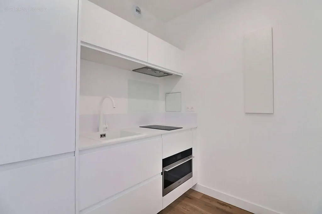 Cuisine - Appartement Rénové aux Lilas, Proche Métro