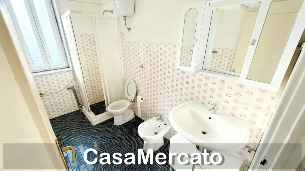 Bathrooms - Bilocale with Balcony in Rocca di Papa