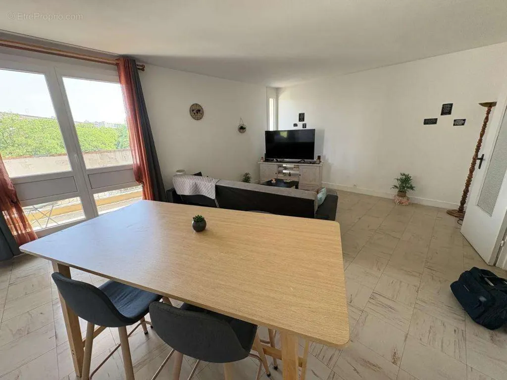 4-toaline korter asukohas Bourges
