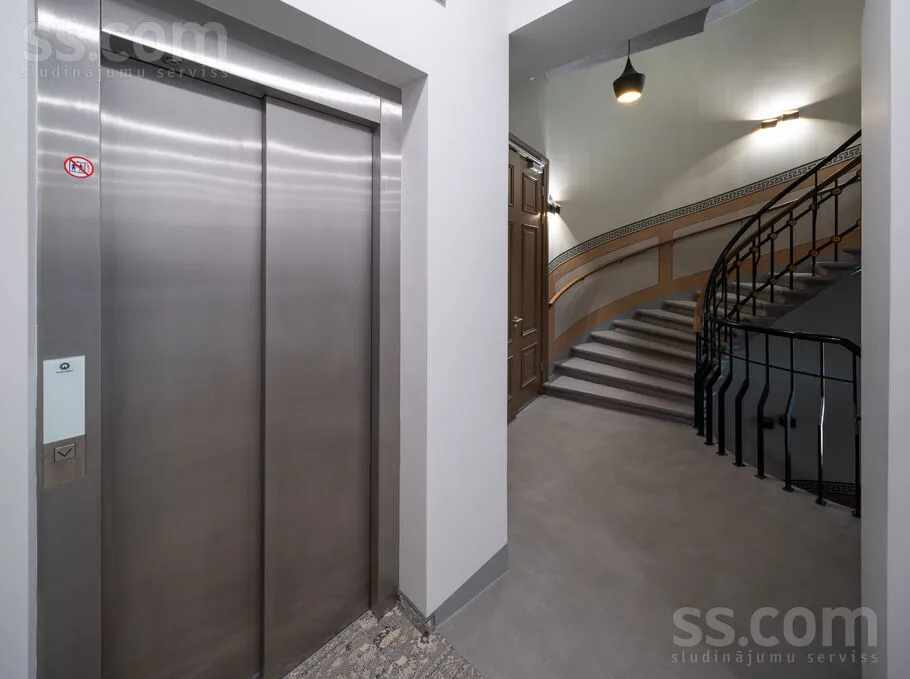 Esik - 2-Bedroom Apartment in Historic Building, Riga Centre