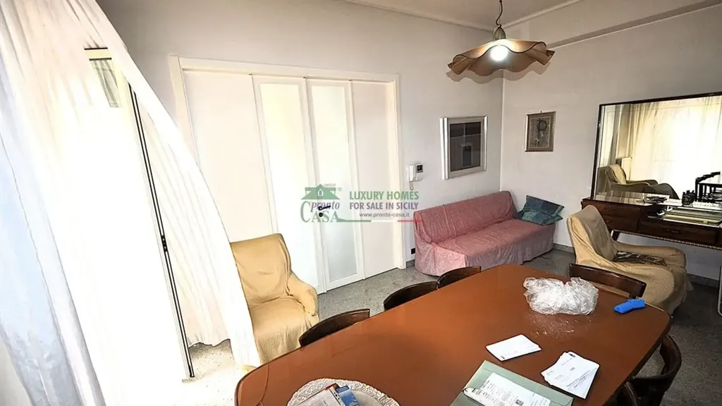 Söögituba - 3-Bedroom Apartment with Balcony in Ragusa