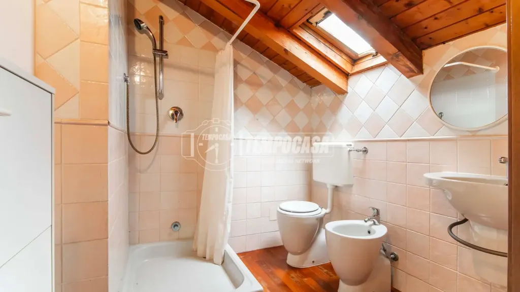 Salles de bain - Villa with Garden in Brunate
