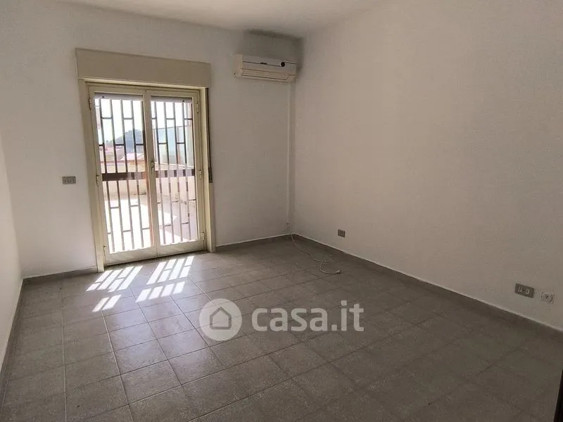 Pièces - Three-Bedroom Apartment with Balcony in Messina