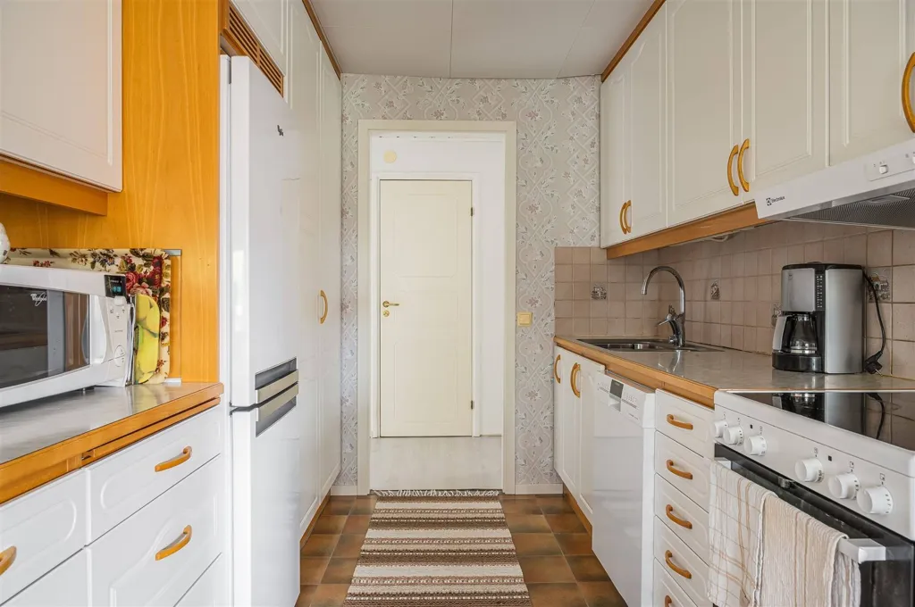 Kitchen - Terraced House with Balcony in Kvänum