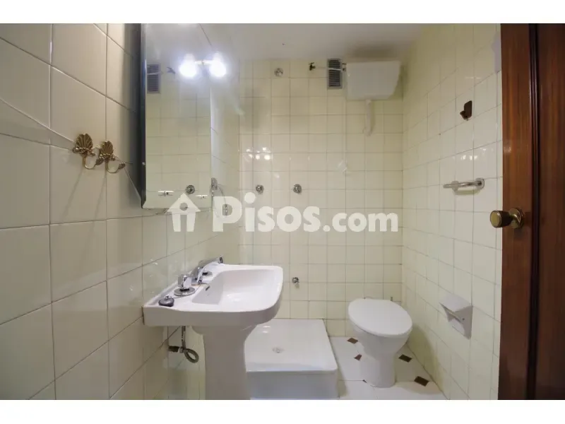 Bathrooms - Furnished Flat with Lift in Granada Centre