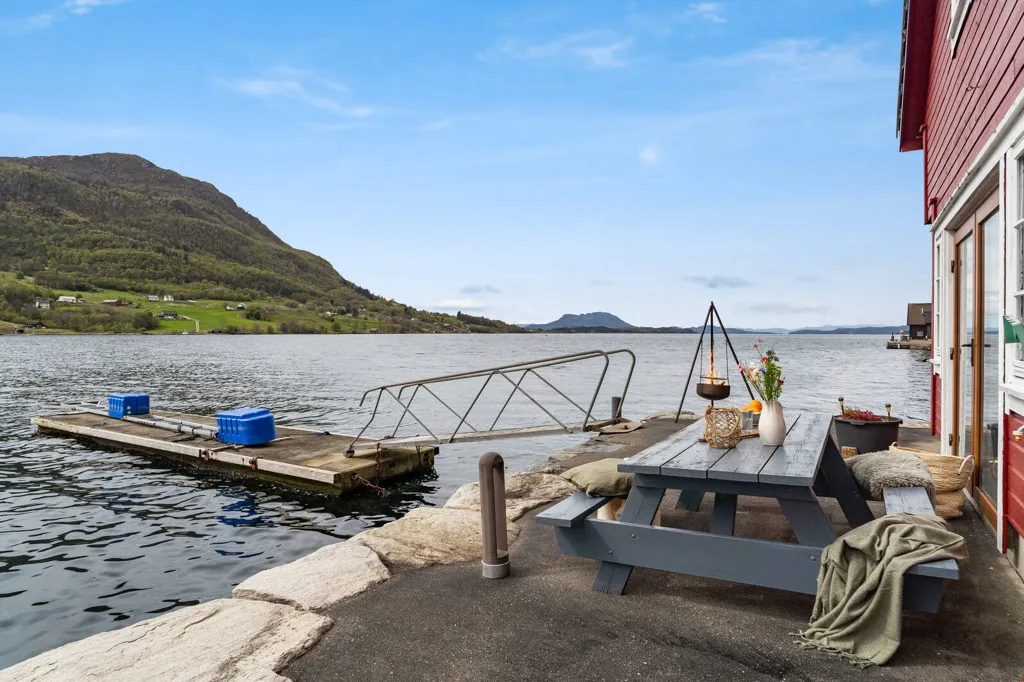 Terrass - Naust with Sea View in Ølen