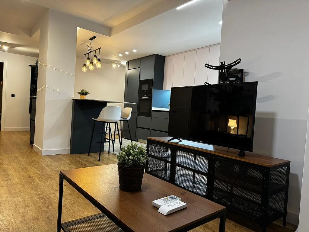 Elutuba - Modern Studio Flat with Garage in El Infante