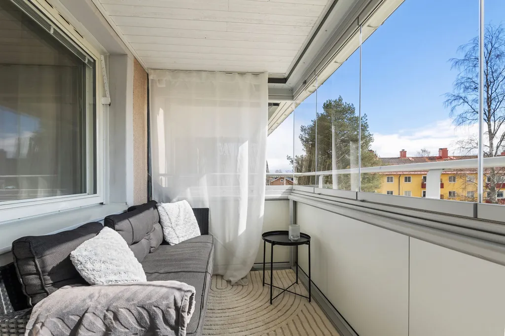 Balcon - Two-Bedroom Apartment with South-Facing Balcony in Teg