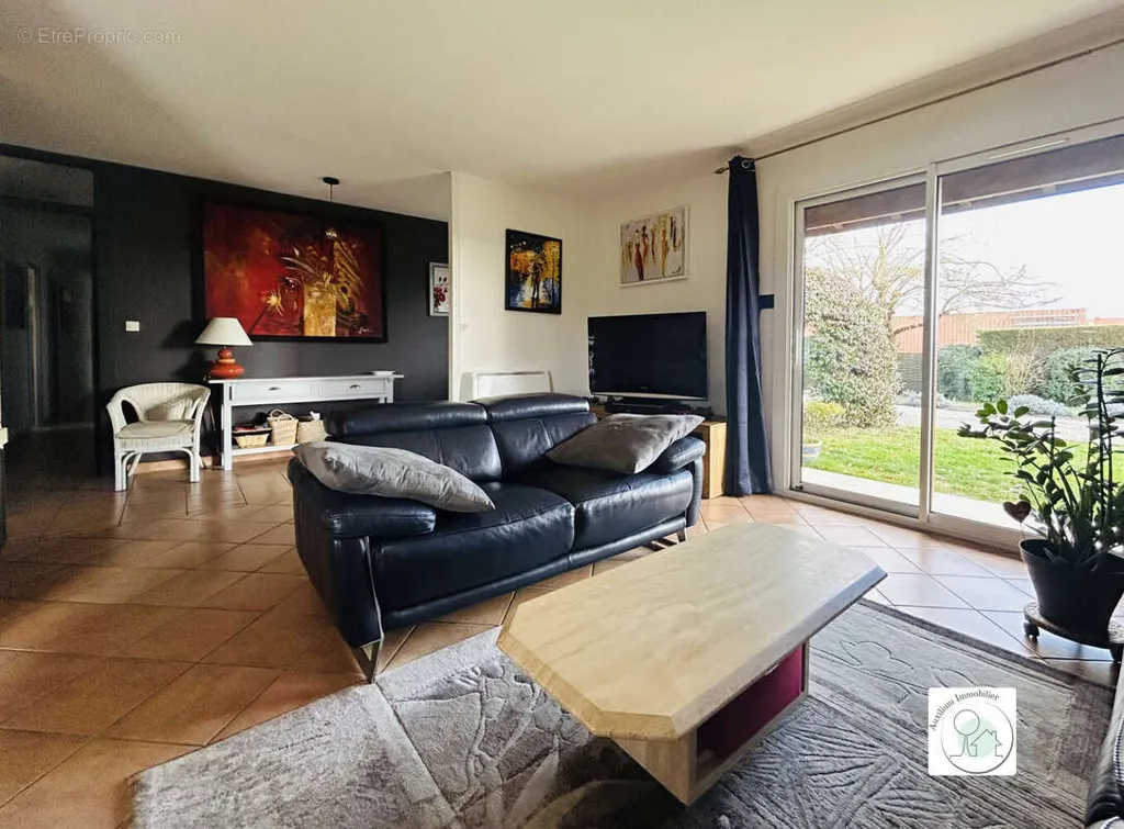 Séjour - Maison avec Piscine et Jardin à Pugnac