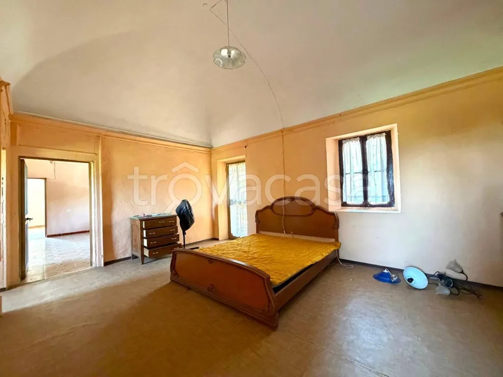 Magamistoad - Semi-Independent House with Double Garage in Roccasparvera