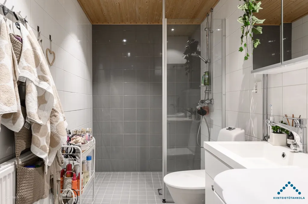 Salles de bain - Spacious Penthouse with Balcony in Oulu